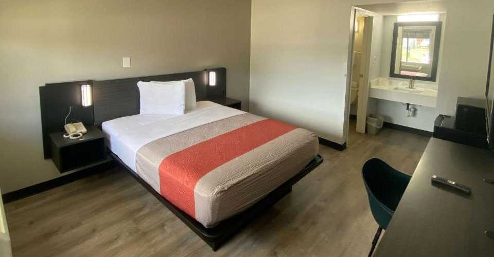 Attractive Room With King Bed Attractive Room With King Bed