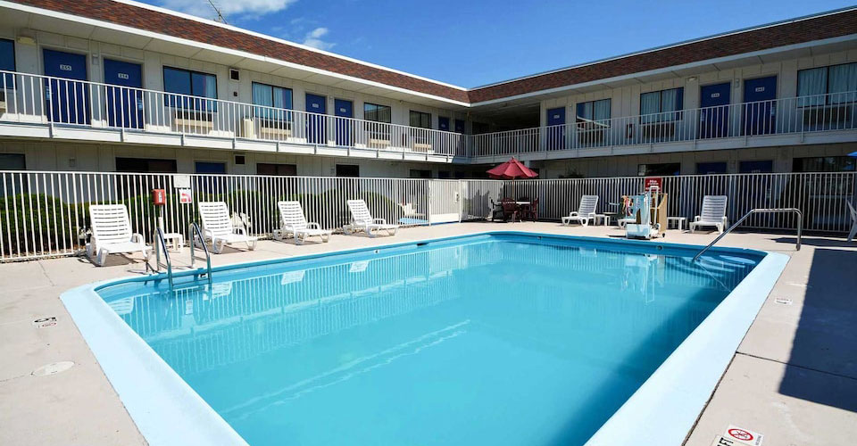 Refreshing Outdoor Pool Refreshing Outdoor Pool